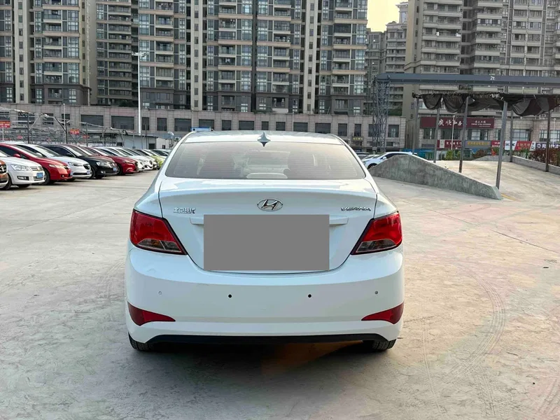 Hyundai Rena 2016 1.4L Automatic Intelligent GLS — photograph 9