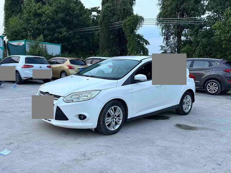 Ford Focus 2012 hatchback 1.6L automatic comfort model — photograph 1