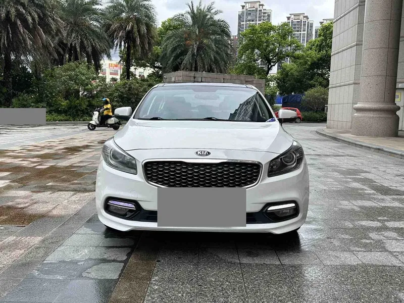 Kia K4 2014 1.8L Automatic GLS — photograph 2