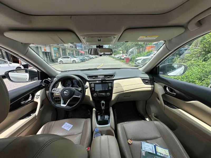 Nissan Qijun 2017 2.0L CVT Comfort Edition 2WD — photograph 5
