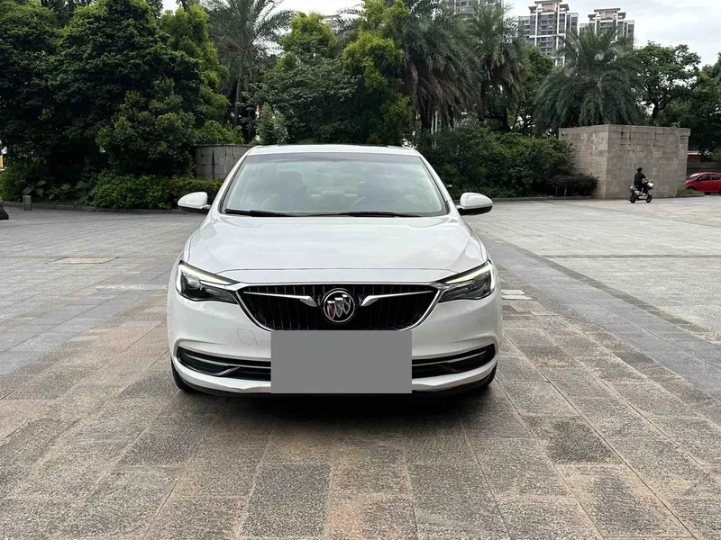Buick Excelle 2018 18T Automatic Elite Edition — photograph 2