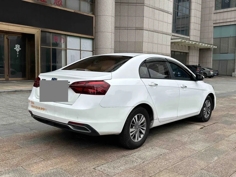Geely Emgrand 2018 1.5L CVT Upward Interconnected Edition — photograph 7