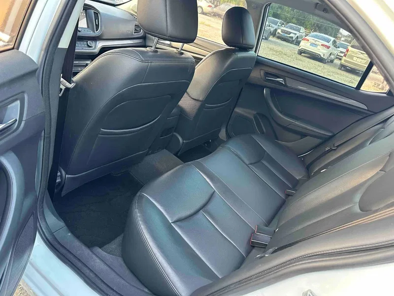 Roewe Rongwei 360 2017 1.5L Auto Smart Screen Edition — photograph 5