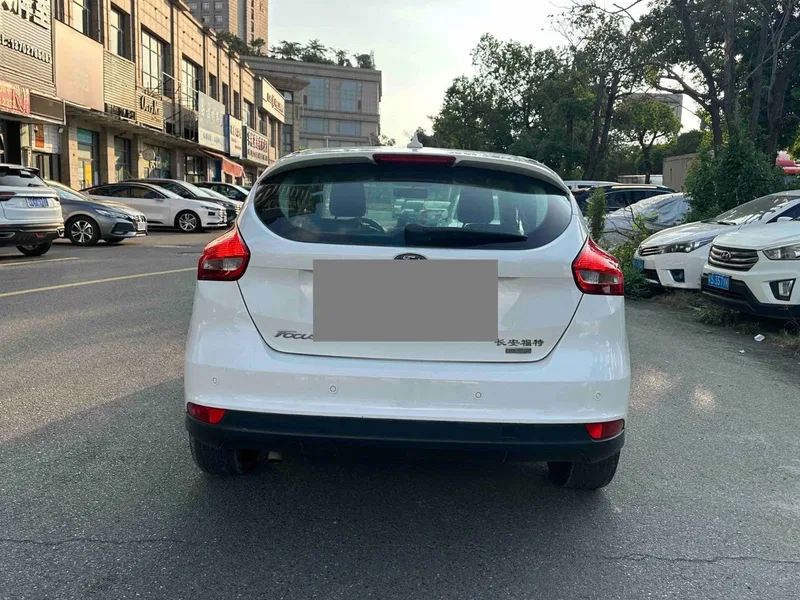 Ford Focus 2017 hatchback EcoBoost 125 automatic super fashion smart version — photograph 8