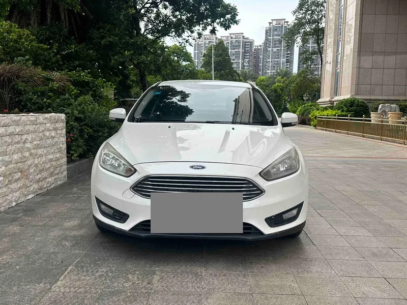 Ford Focus 2015 Sedan 1.6L Automatic Trend Model — photograph 3