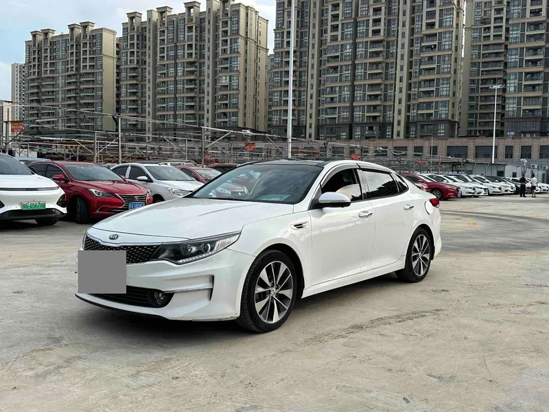 Kia K5 2017 2.0L Automatic 15th Anniversary Special Edition — photograph 1