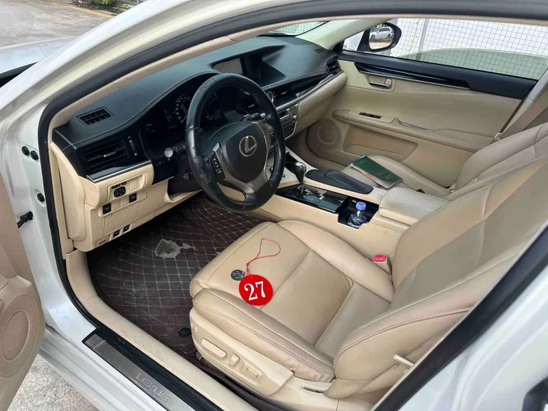 Lexus ES 2013 300h Elite Edition — photograph 4