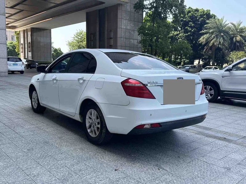 Geely Emgrand 2016 Sedan 1.5L CVT Luxury Edition — photograph 7