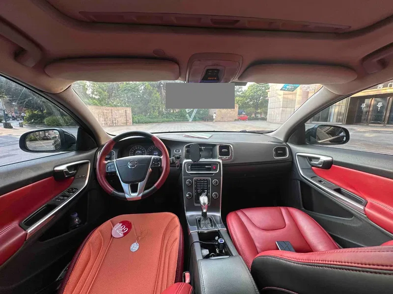 Volvo V60 2013 T5 Comfort Edition — photograph 6