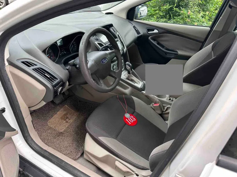 Ford Focus 2012 sedan 1.6L automatic comfort model — photograph 5