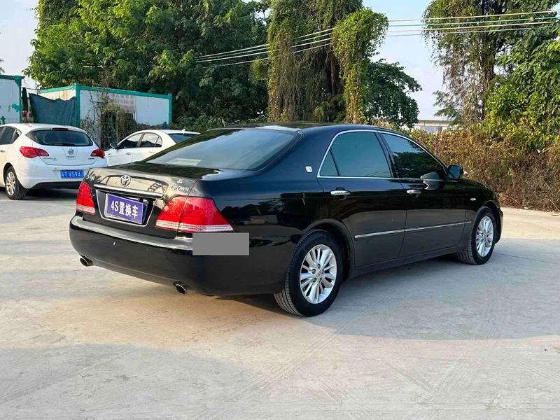 Toyota Crown 2006 2.5L Royal Leather Edition — photograph 9