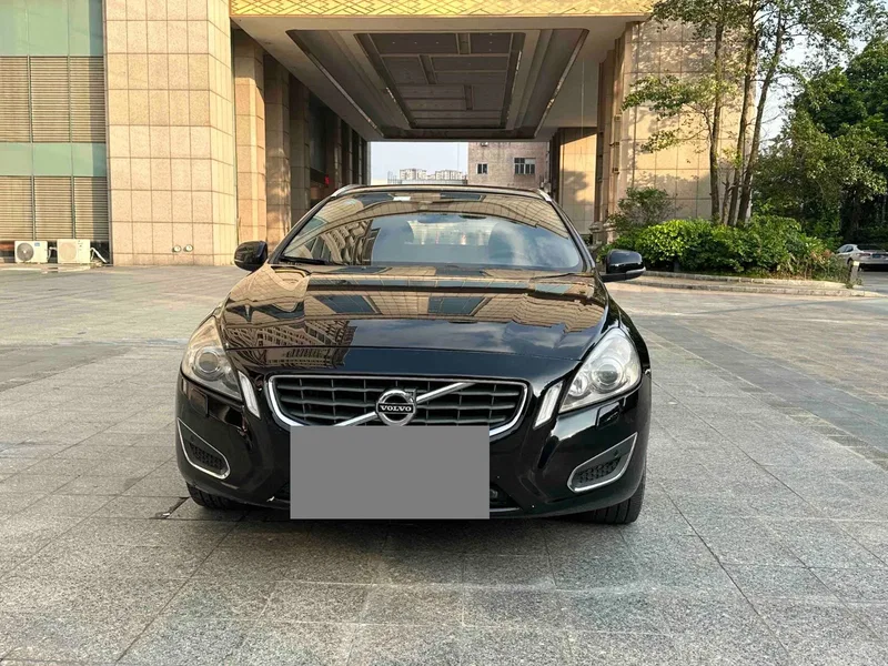 Volvo V60 2013 T5 Comfort Edition — photograph 2