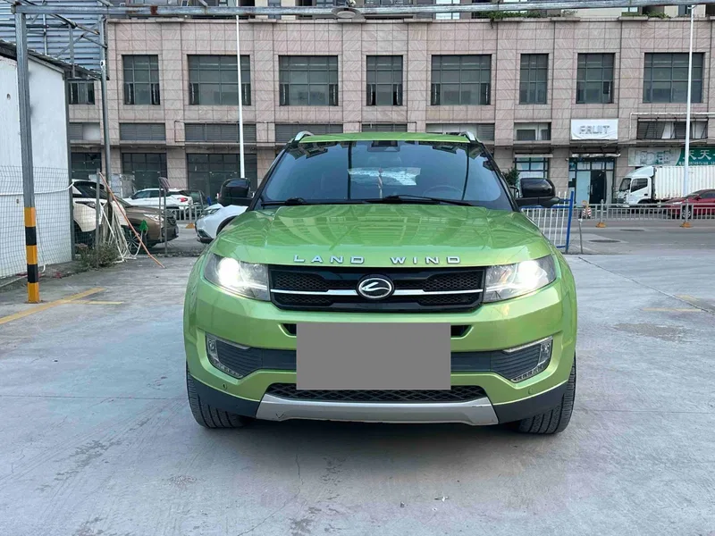 Landwind X7 2015 2.0T Panoramic Premium Edition — photograph 2