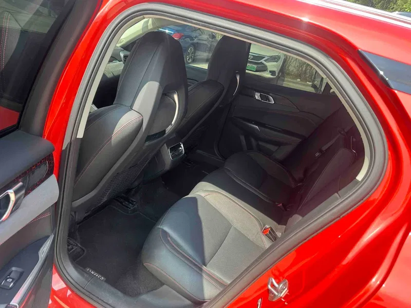 Lynk & Co 02 2019 1.5T DCT Two-Drive Pro Edition — photograph 5