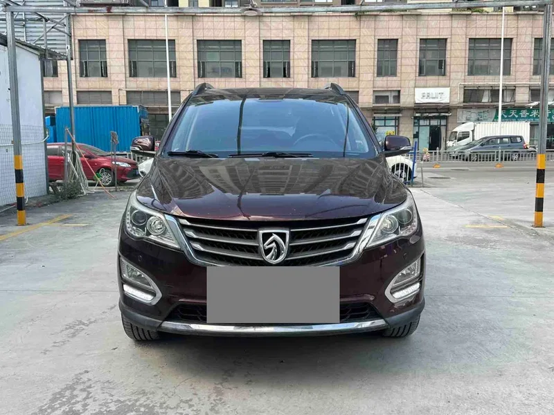 Baojun 560 2015 1.8L Manual Luxury Model — photograph 2