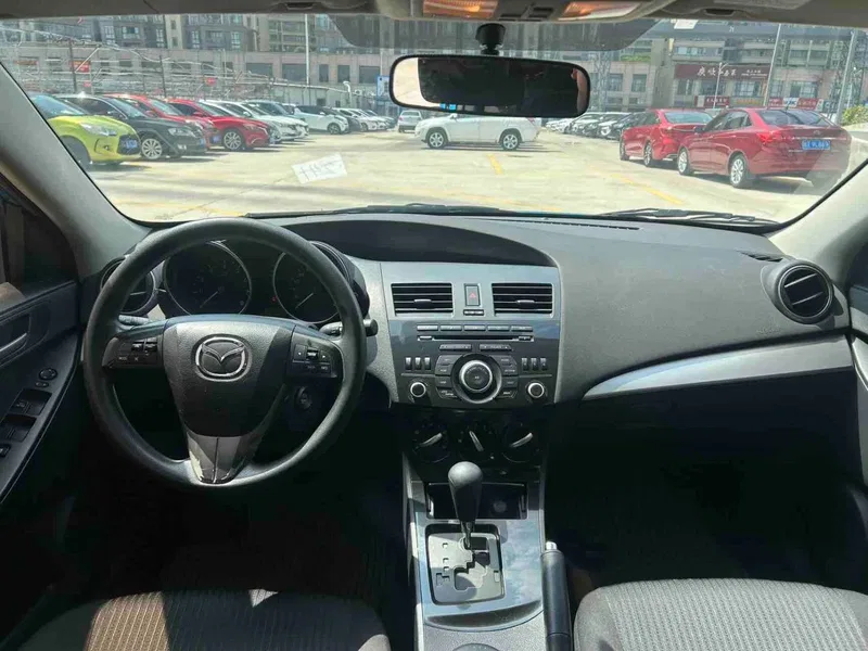 Mazda Mazda 3 Star Aveo 2015 hatchback 1.6L Auto Elite — photograph 5