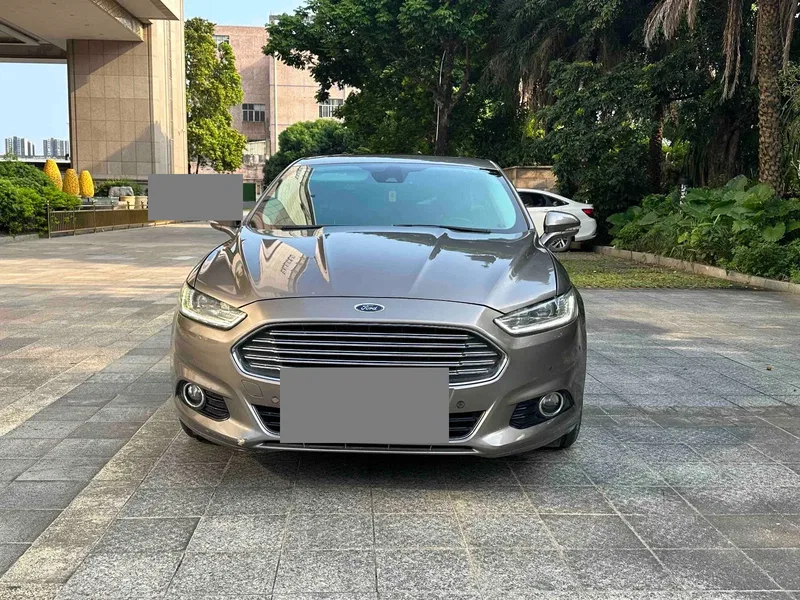Ford Mondeo 2013 2.0L GTDi200 Luxury Model — photograph 2
