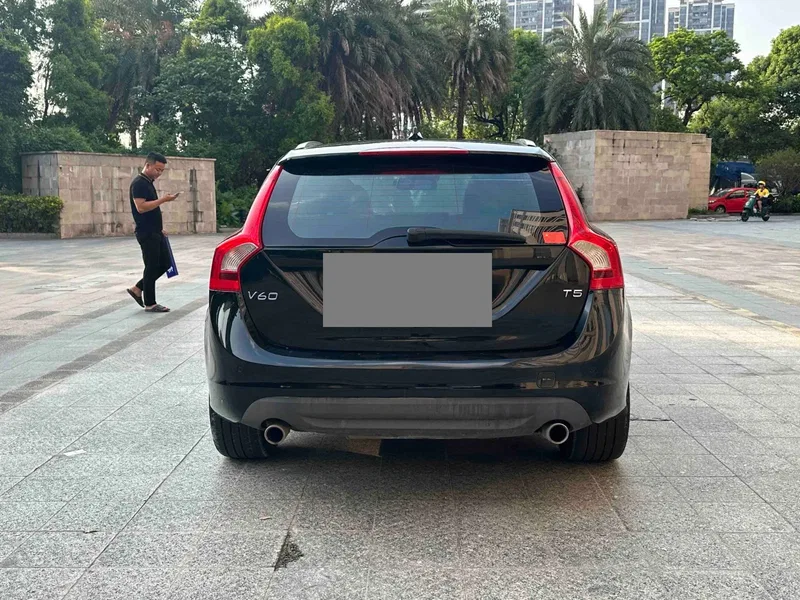 Volvo V60 2013 T5 Comfort Edition — photograph 8