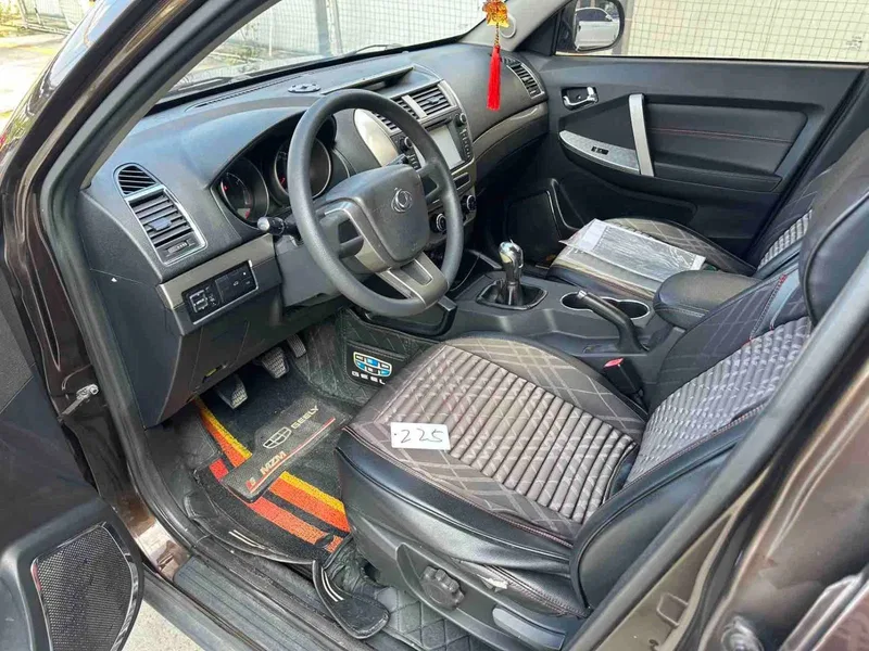 Geely Geely GX7 2015 Classic 1.8L Manual Elite — photograph 4