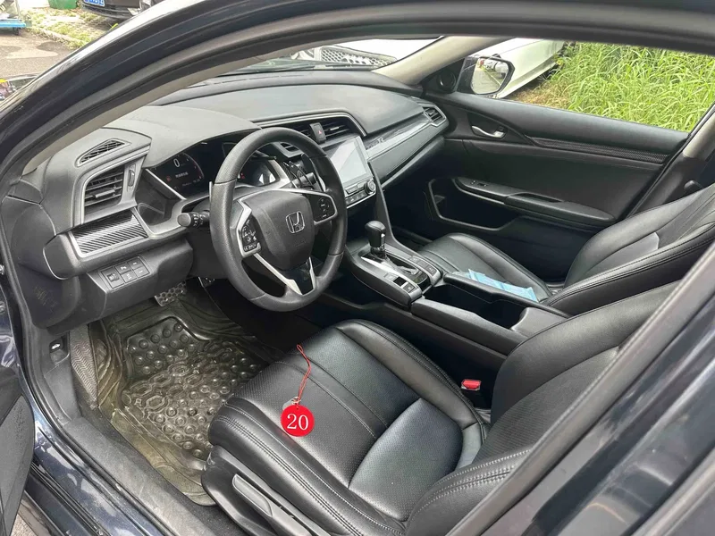 Honda Civic 2019 220TURBO CVT Combustion Edition — photograph 4