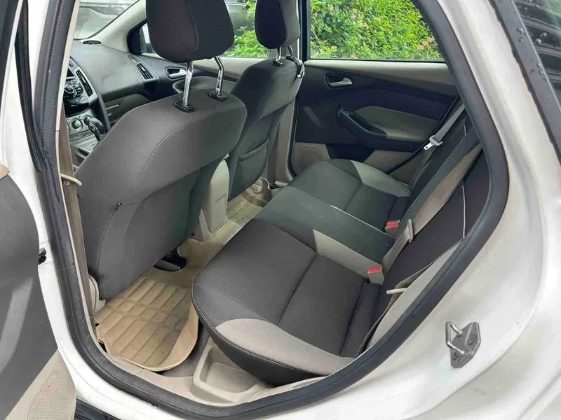 Ford Focus 2012 sedan 1.6L automatic comfort model — photograph 6