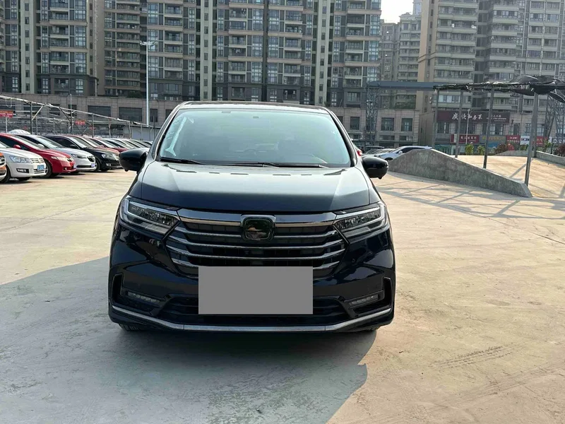 Honda Odyssey 2022 eHEV Sharp Pleasant Edition — photograph 2