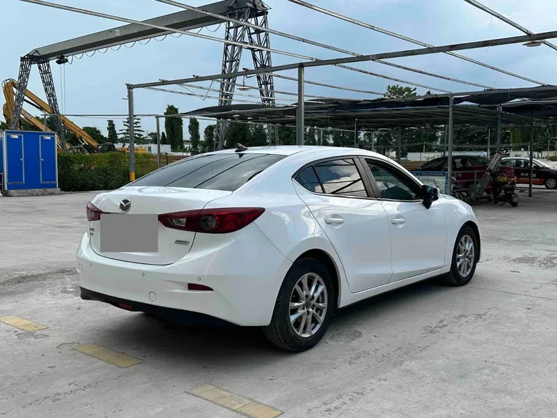 Mazda Axela Onksera 2014 sedan 1.5L automatic luxury model — photograph 9