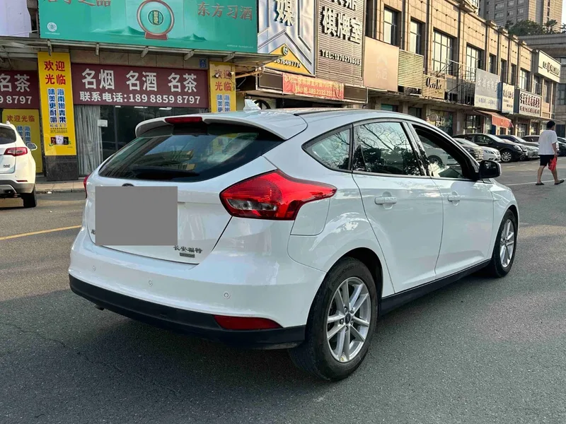 Ford Focus 2017 hatchback EcoBoost 125 automatic super fashion smart version — photograph 9