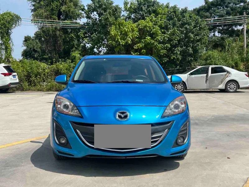 Mazda Mazda 3 Star Aveo 2015 hatchback 1.6L Auto Elite — photograph 2