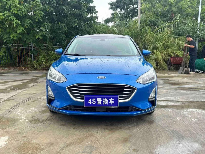 Ford Focus 2019 hatchback EcoBoost 180 automatic front tide — photograph 2