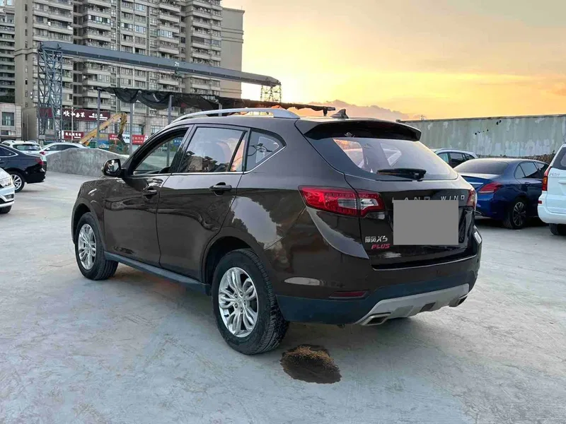 Landwind X5 2015 1.5T CVT Creative Edition Manual Gear — photograph 7