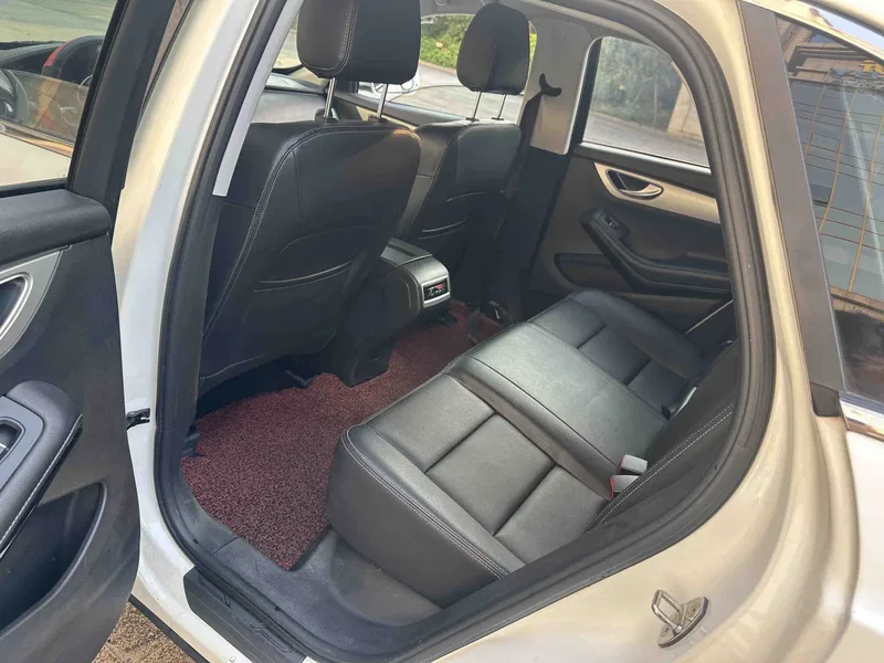 Zotye SR7 2017 1.5T Manual Rubik's Cube Road Edition — photograph 5