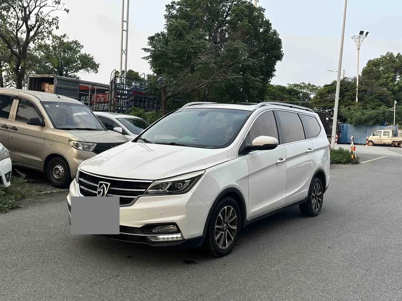 Baojun 730 2017 Model 1.5T DCT Flagship — photograph 1