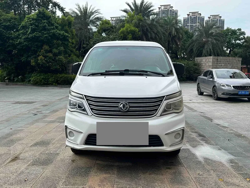 Dongfeng Fashion Lingzhi 2019 M5 1.6L Special Edition 7 — photograph 2