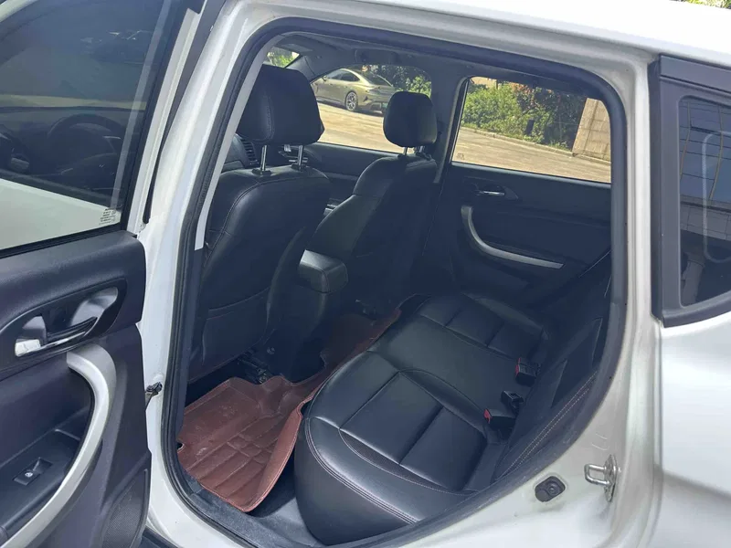 Changan CS35 2014 1.6L Manual Luxury Edition — photograph 5