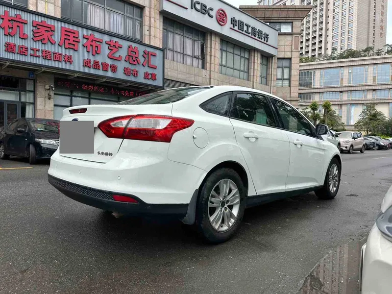 Ford Focus 2012 sedan 1.6L automatic comfort model — photograph 7