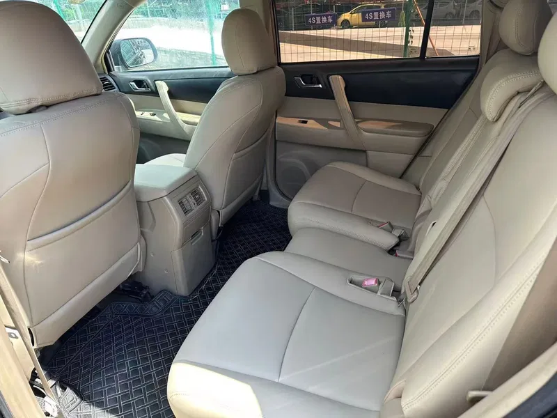 Toyota Highlander 2009 2.7L Two-Drive 5-Seat Sports Edition — photograph 6