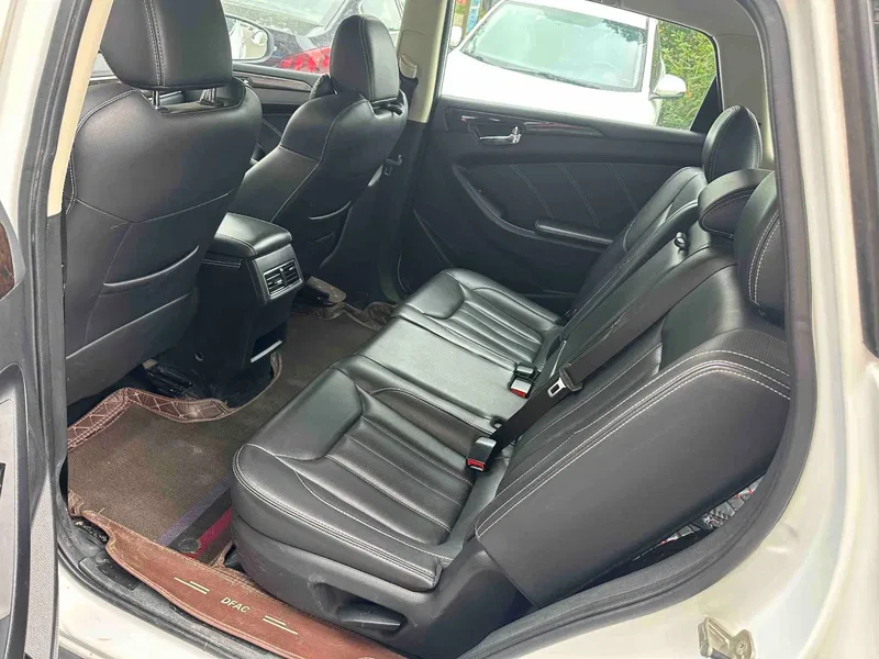 Dongfeng Scenery 580 2017 Dongfeng 1.5T Manual Luxury ESP — photograph 5