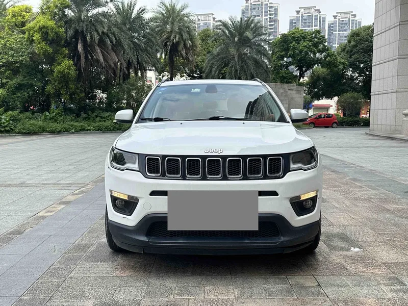 Jeep Guide 2019 220T Auto Home Edition — photograph 2