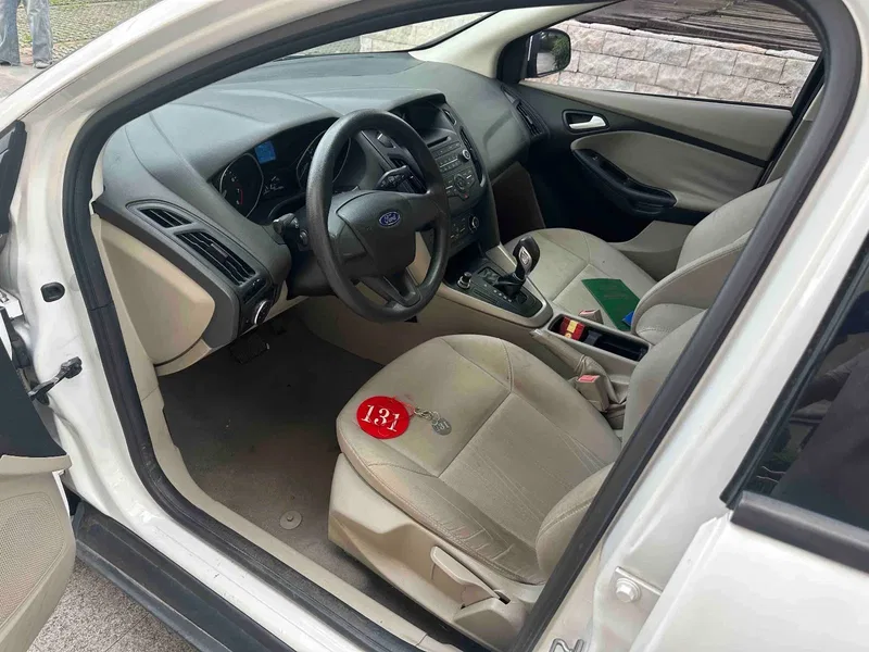 Ford Focus 2015 Sedan 1.6L Automatic Trend Model — photograph 4