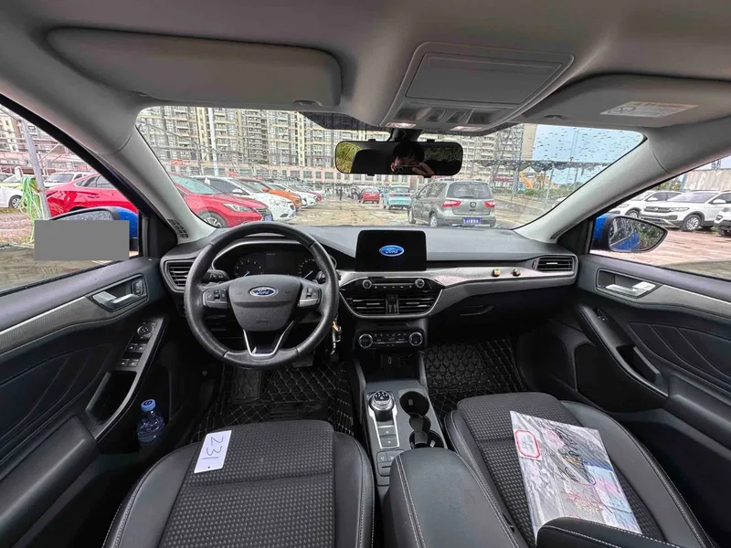 Ford Focus 2019 hatchback EcoBoost 180 automatic front tide — photograph 6