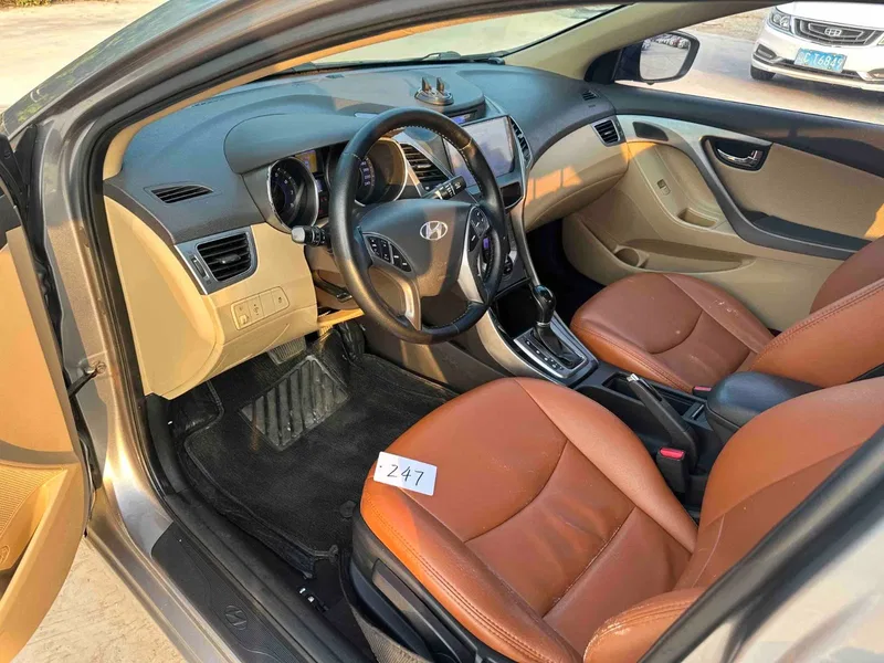 Hyundai Langto 2013 1.6L Automatic Honor Model — photograph 4