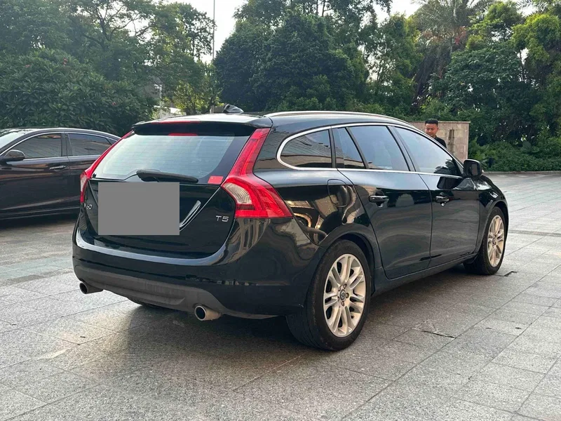 Volvo V60 2013 T5 Comfort Edition — photograph 9