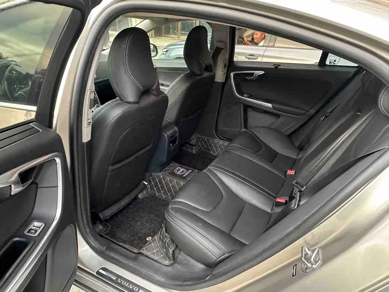 Volvo S60 2015 S60L T5 Zhiyu Edition — photograph 5