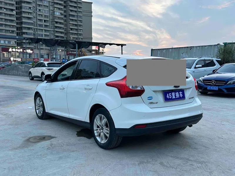 Ford Focus 2012 hatchback 1.6L automatic comfort model — photograph 7