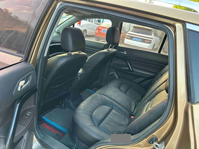 GAC Trumpchi Chuanqi GS4 2015 200T G-DCT Elite Edition — photograph 5