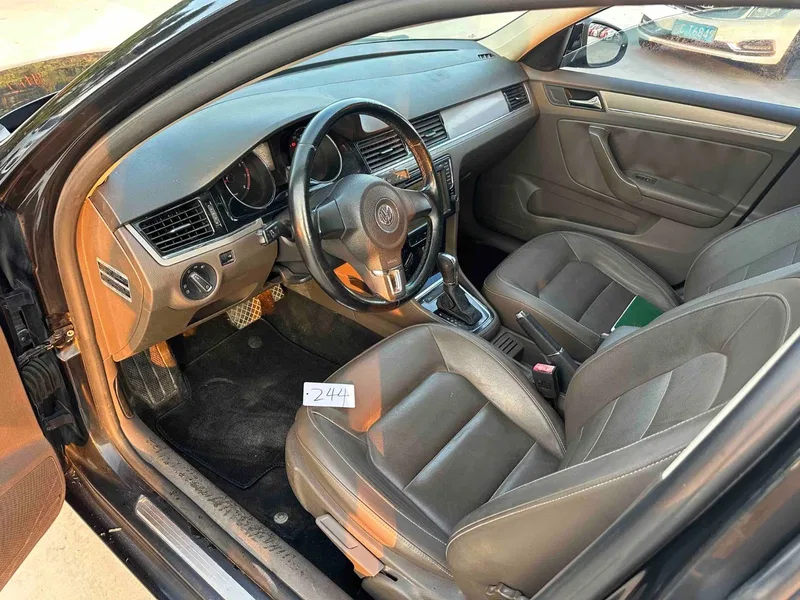 Volkswagen Bora 2014 1.6L Auto Comfort Model — photograph 4