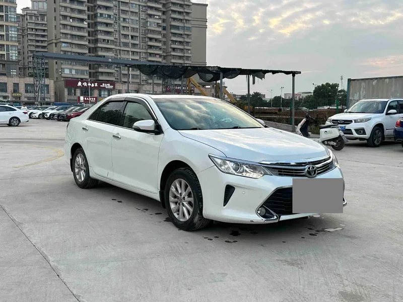 Toyota Camry 2015 2.0G Leading Edition — photograph 3