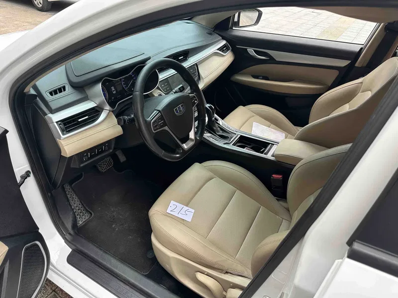 Geely Emgrand 2018 1.5L CVT Upward Interconnected Edition — photograph 4