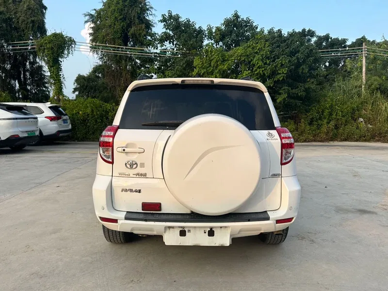 Toyota RAV4 2011 2.4L Auto 4WD Deluxe Edition — photograph 8